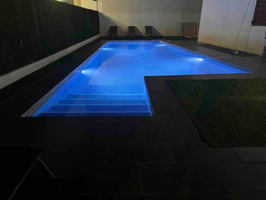 Modern 5-Bedroom Villa With Pool Montequinto エクステリア 写真