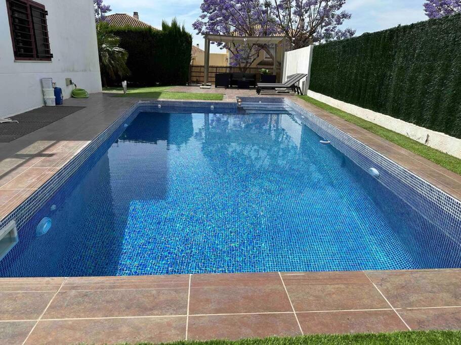 Modern 5-Bedroom Villa With Pool Montequinto エクステリア 写真