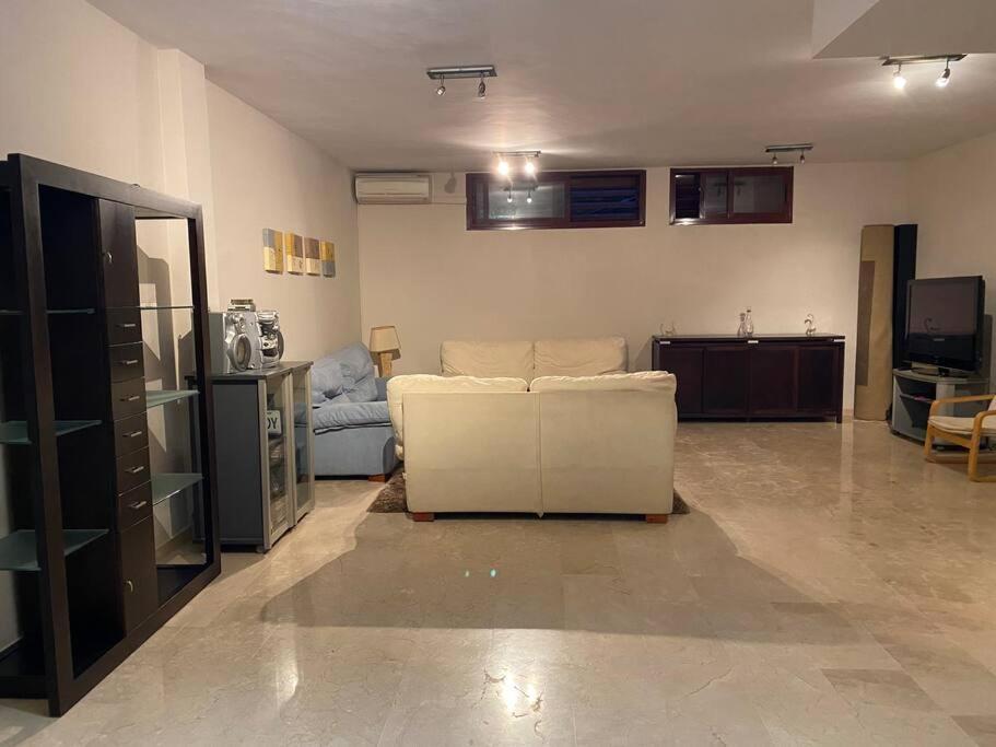 Modern 5-Bedroom Villa With Pool Montequinto エクステリア 写真
