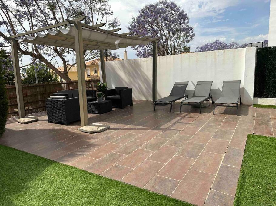 Modern 5-Bedroom Villa With Pool Montequinto エクステリア 写真