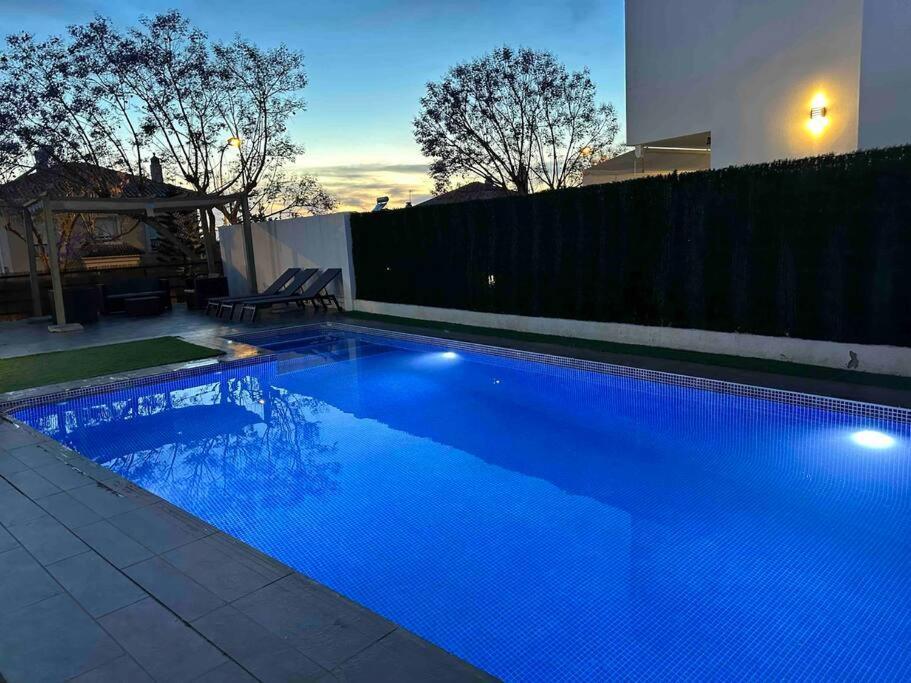 Modern 5-Bedroom Villa With Pool Montequinto エクステリア 写真