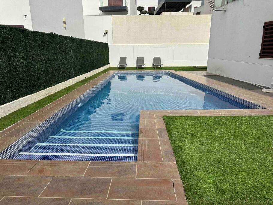 Modern 5-Bedroom Villa With Pool Montequinto エクステリア 写真
