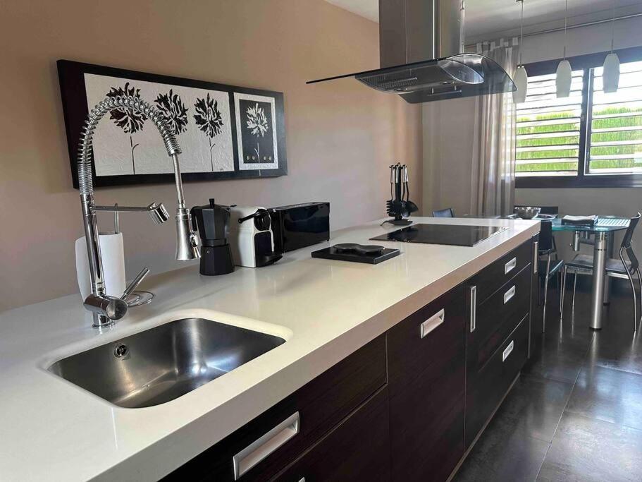 Modern 5-Bedroom Villa With Pool Montequinto エクステリア 写真