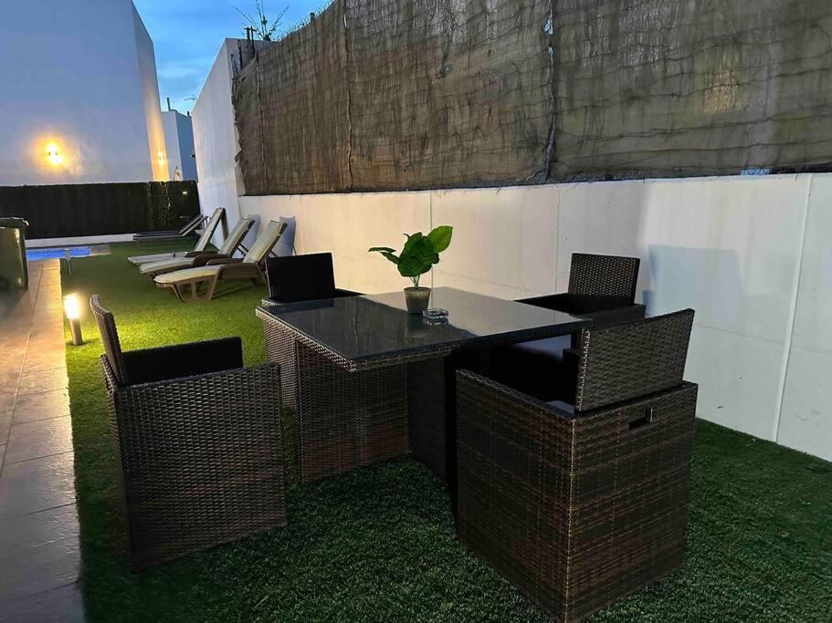 Modern 5-Bedroom Villa With Pool Montequinto エクステリア 写真