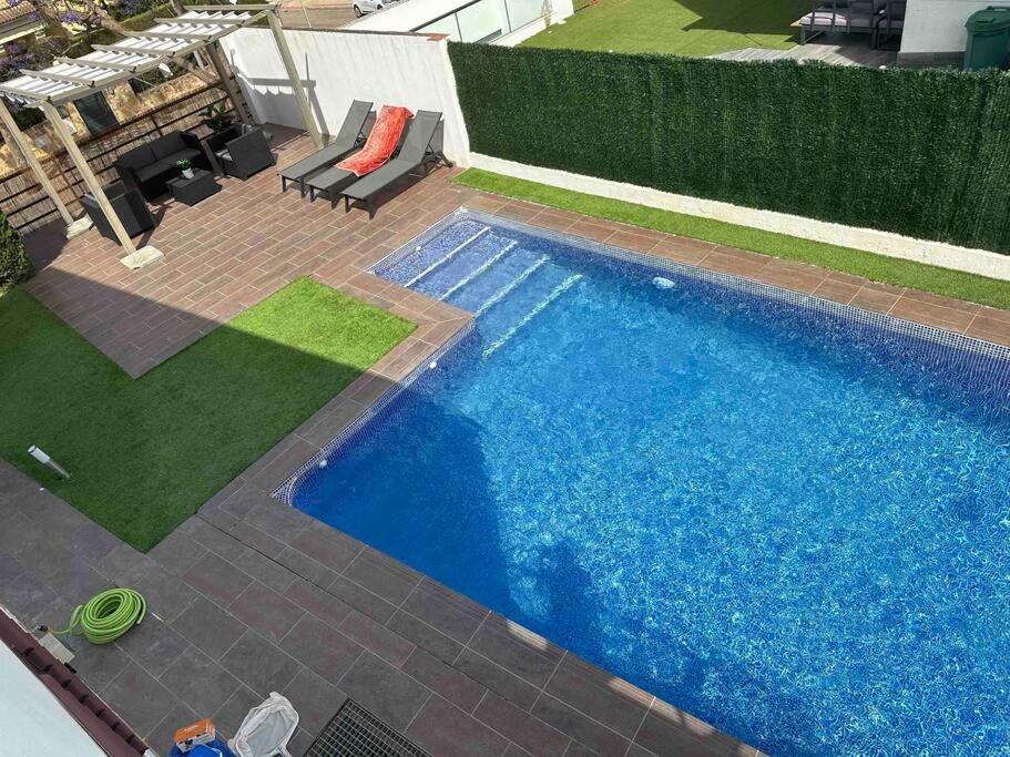 Modern 5-Bedroom Villa With Pool Montequinto エクステリア 写真