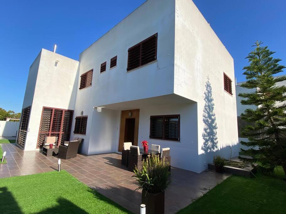 Modern 5-Bedroom Villa With Pool Montequinto エクステリア 写真