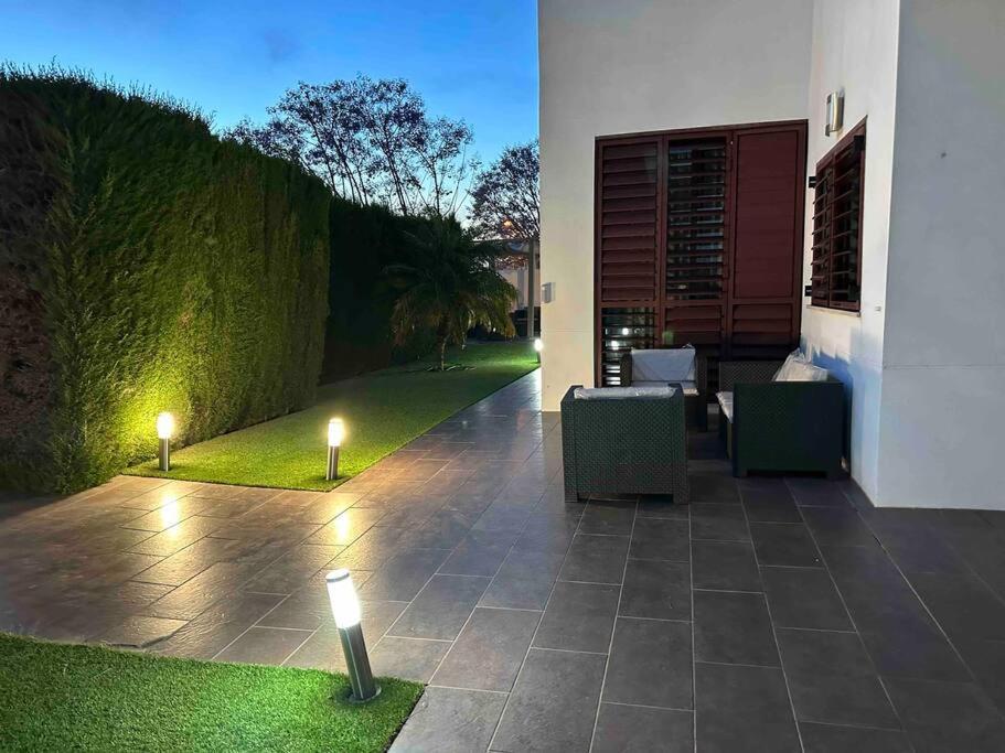 Modern 5-Bedroom Villa With Pool Montequinto エクステリア 写真
