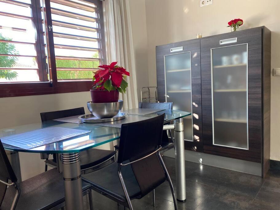 Modern 5-Bedroom Villa With Pool Montequinto エクステリア 写真