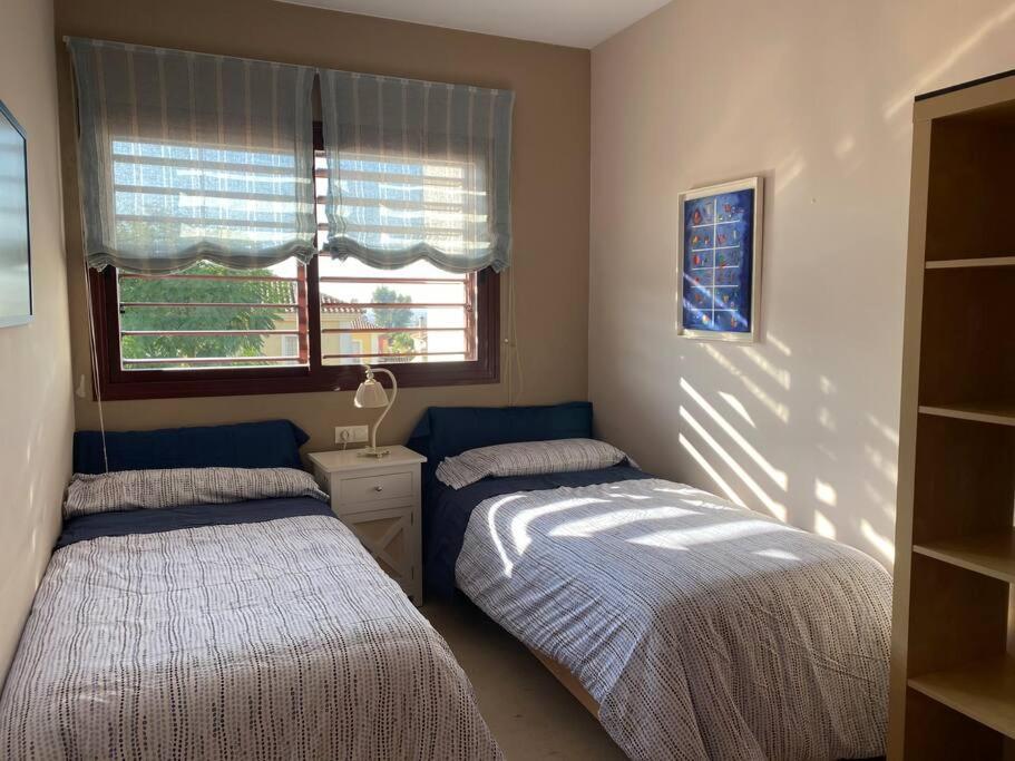 Modern 5-Bedroom Villa With Pool Montequinto エクステリア 写真