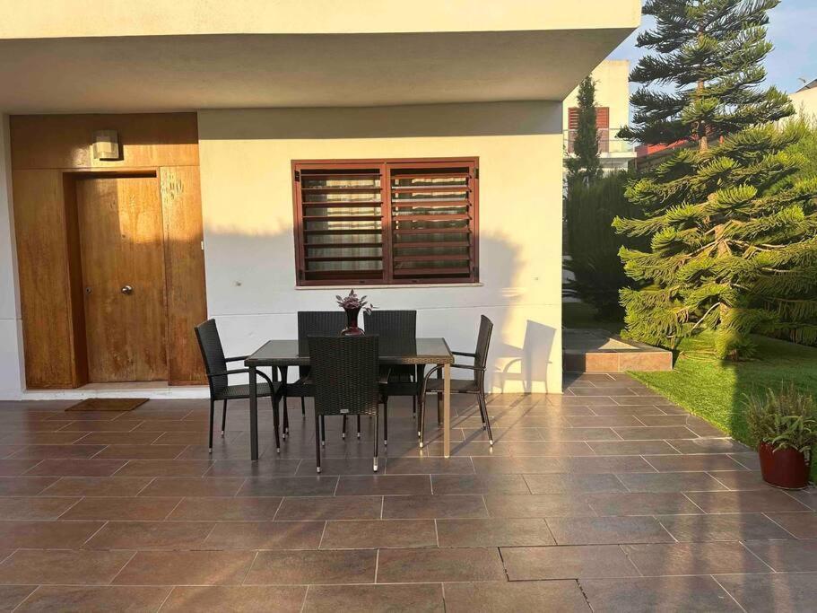 Modern 5-Bedroom Villa With Pool Montequinto エクステリア 写真