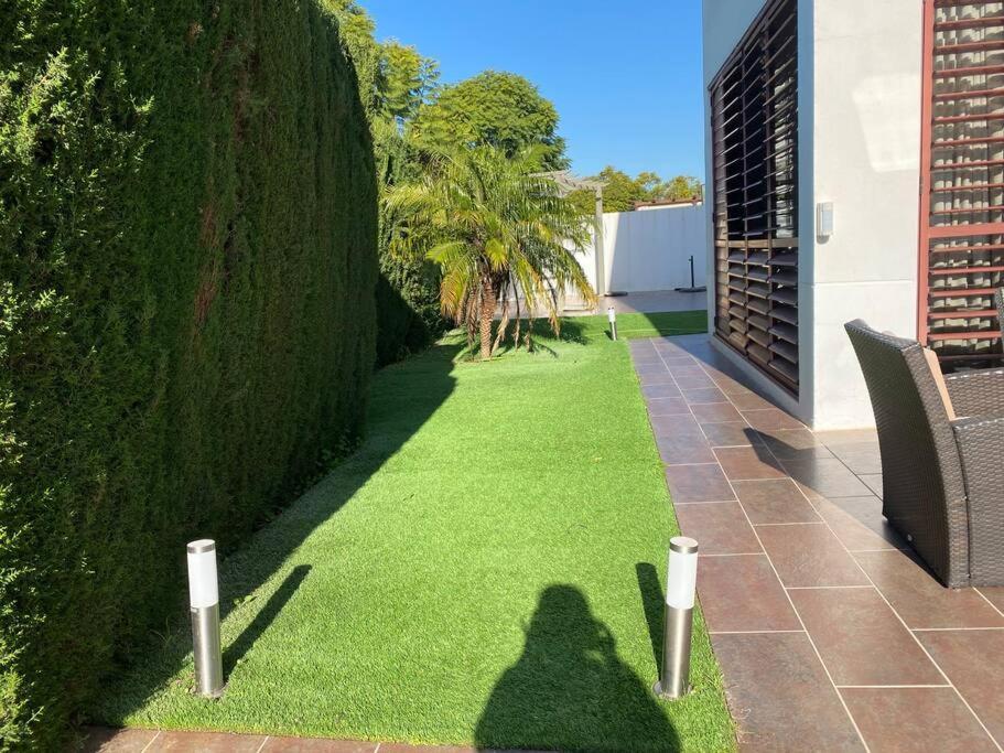 Modern 5-Bedroom Villa With Pool Montequinto エクステリア 写真